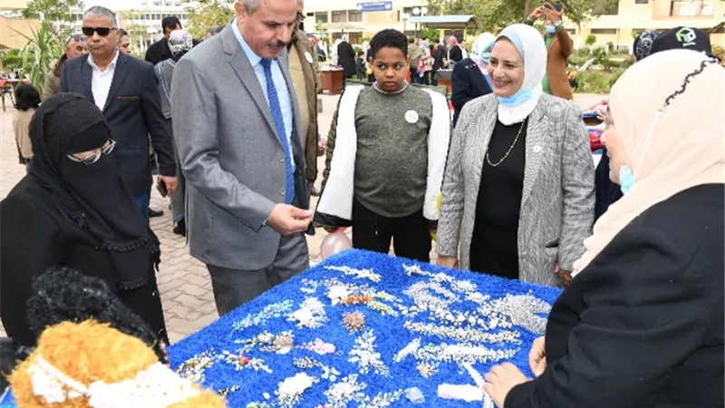 رئيس جامعة القناة يشهد احتفالية كلية الطب البيطرى بذوي الهمم ..صور