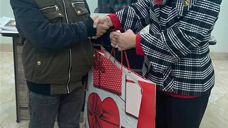 النائبه مرفت تكرم الطفل الامين فى ببا