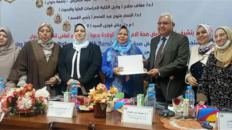 تمريض حلوان تنظم اليوم العلمى لقسم تمريض صحة الام و حديثى الولادة.. بالصور