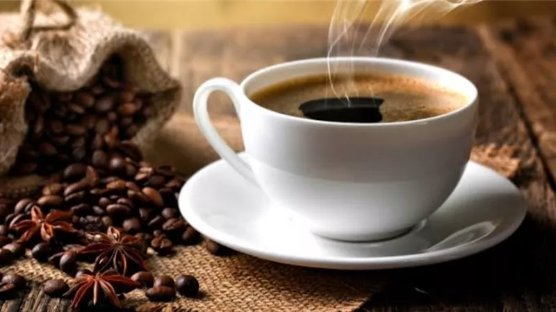 العلماء يحذرون من التأثيرات المحتملة لاستهلاك الكافيين أثناء الحمل على الطفل والأم