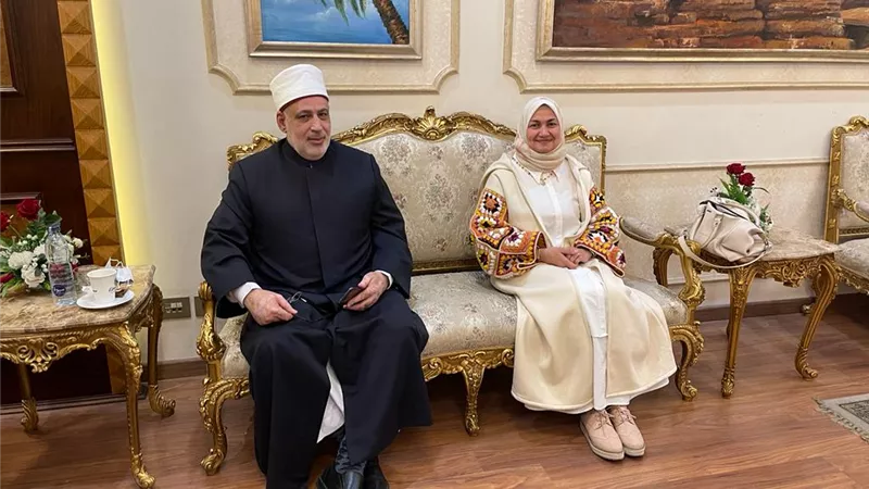 وكيل الأزهر ورئيس تطوير الوافدين يشهدان افتتاح فعاليات قمة اللغة العربية بأبوظبي.