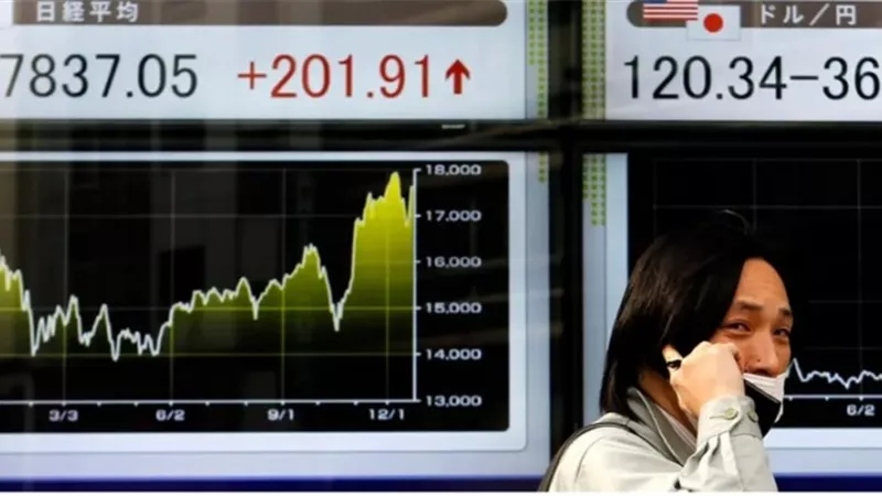 الأسهم اليابانية تغلق على انخفاض 2٪ بفعل أوميكرون وخفض سعر الفائدة الصيني