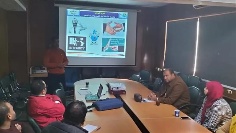 مياه قنا تعقد ورش عمل للتوعية بمبادئ النزاهة