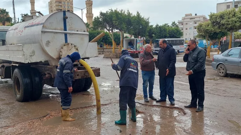 هطول أمطار بالقرى والمدن ومحافظ كفر الشيخ يتابع رفع مياه الأمطار أولاً بأول