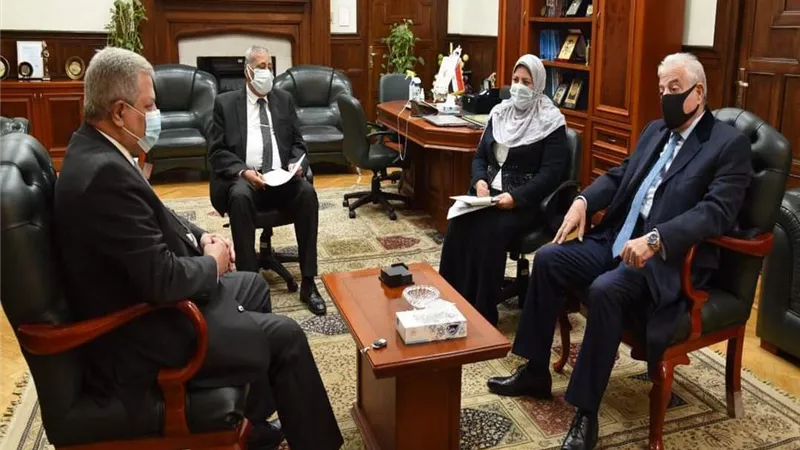 محافظ جنوب سيناء و رئيس القابضة للمياه يناقشان آليات تطوير منظومة المرافق