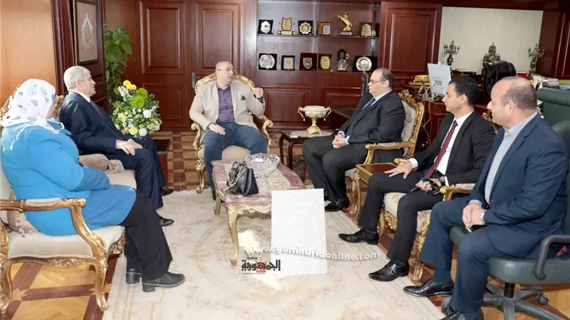 محافظ بني سويف يبحث تعظيم التعاون مع رئيس نادى هيئة النيابة الإدارية بالمحافظة