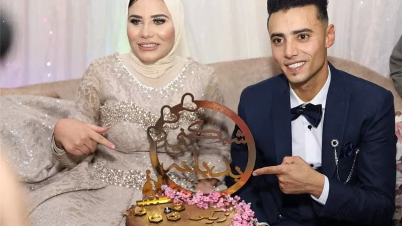 خطوبة سعيدة