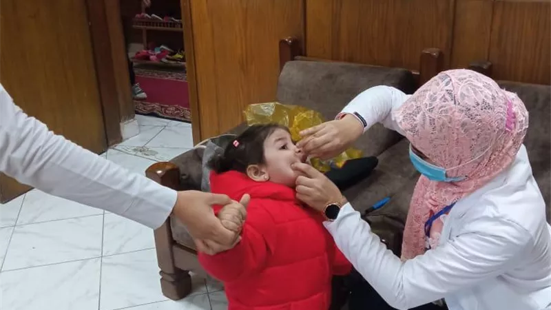 صحة المنيا : تطعيم اكثر من نصف مليون طفل بالمنيا فى اليوم الاول للحملة