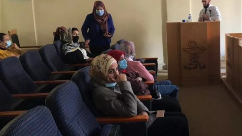 كلية الصيدلة جامعة حلوان تنظم ندوة إدارة الأزمات والكوارث.. بالصور