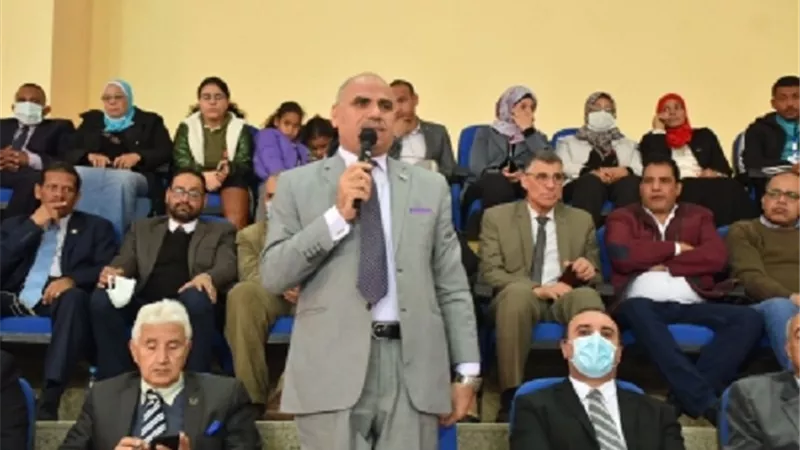 رئيس جامعة الأقصر يعلن إقامة بطولة الجامعات العربية لكرة القدم الخماسية في المحافظة