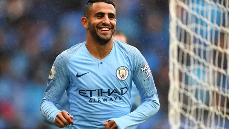 مانشيستر سيتي يتغنى بإنجاز 