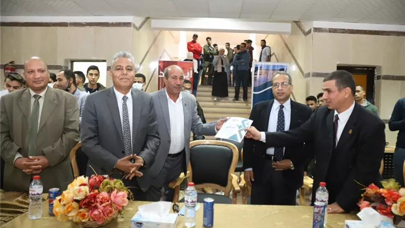 رئيس جامعة جنوب الوادي يشهد منافسات مسابقة (PLUS) بكلية الهندسة بقنا