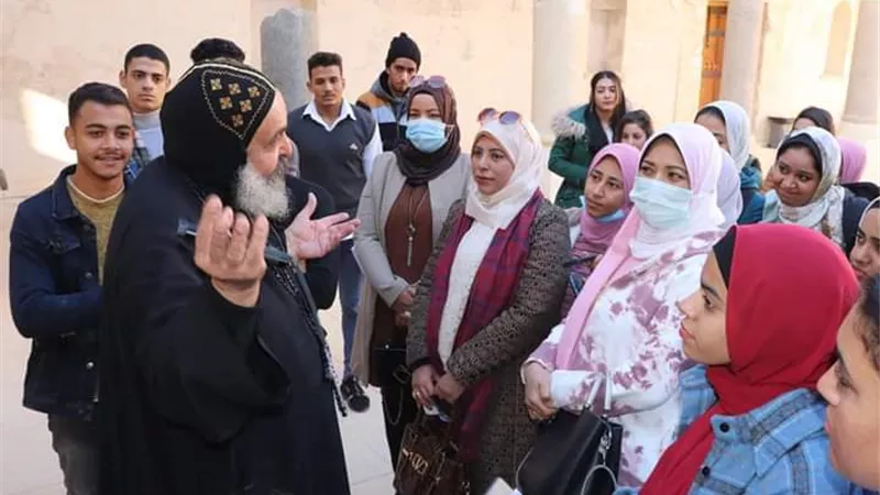 كلية التربية النوعية بسوهاج تنظم رحلة علمية لكنيسة الدير الأحمر ..صور
