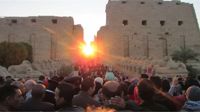 الاقصر احتفلت بتعامد الشمس علي قدس الأقداس بالكرنك