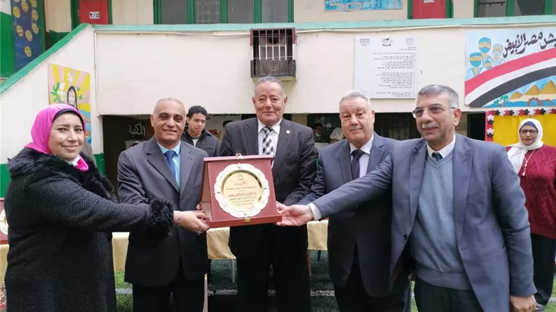 مدير مديرية تعليم الجيزه يشارك فى حفل أنشطة مدرسة أسماء فهمى بالصور