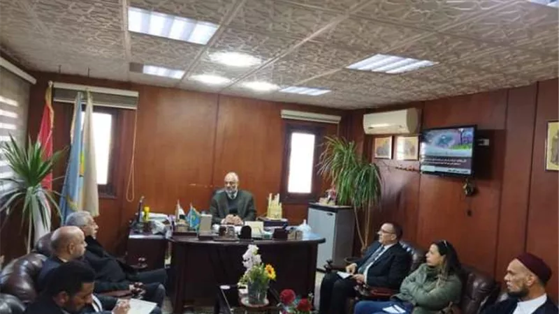رئيس مدينة سيوة يلتقى امين عام جائزة خليفة الدولية لنخيل التمر والابتكار.. بالصور