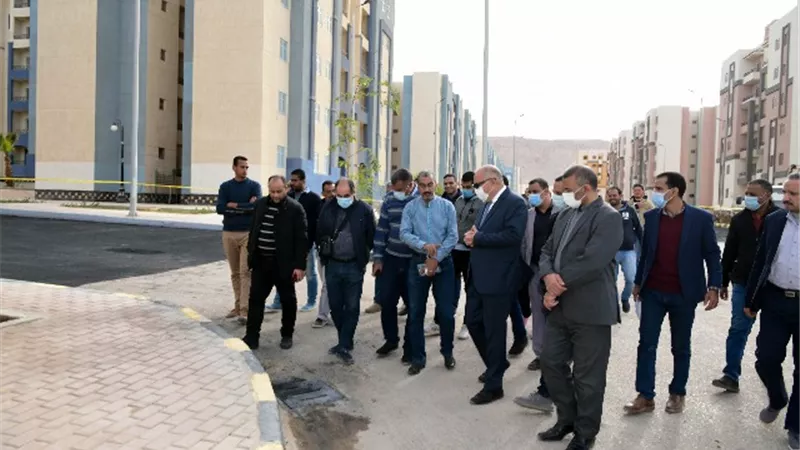 محافظ قنا يتفقد مدينة غرب قنا الجديدة