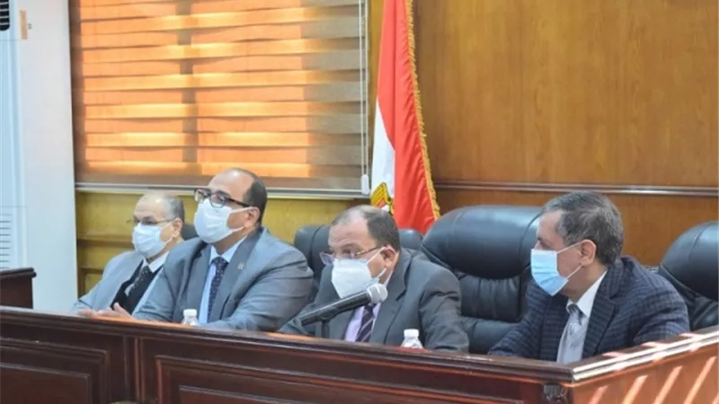 رئيس جامعة بنى سويف يرأس اجتماع منسقي شعب اللغات والبرامج الجديدة.. بالصور