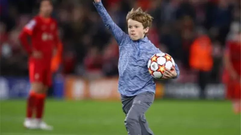 تغريم ليفربول 5000 يورو بسبب طفل.. التفاصيل