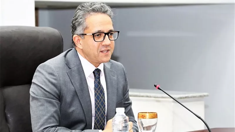 مستثمرو البحرالأحمر يناشدون وزير السياحة بتفويض مكتب الغردقة لإنهاء التراخيص السياحية