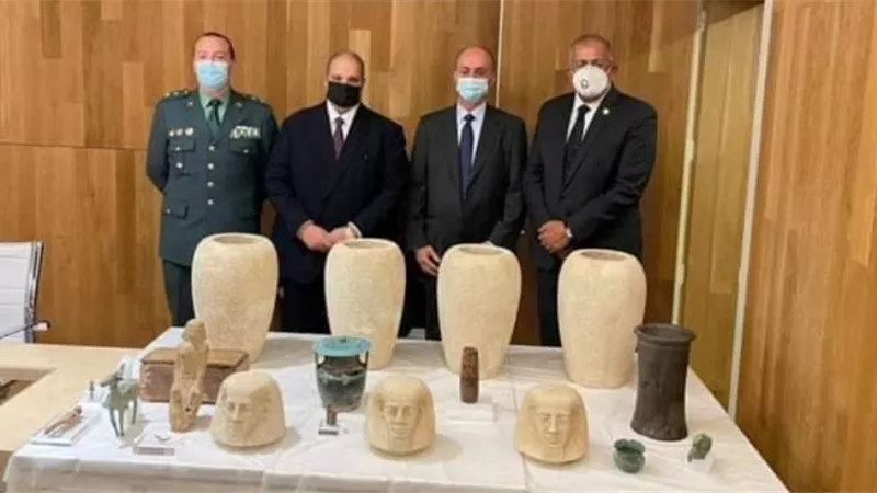 النيابة العامة تنتهي من إجراءات تغليف وشحن القطع الأثرية المستردة تمهيدًا لعودتها للأراضي المصرية