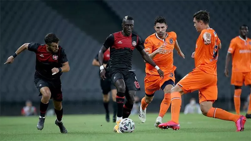 الدورى التركى: باشاك يعبر جيرسون بثلاثية وأنطاليا يتعادل أمام قاسم باشا
