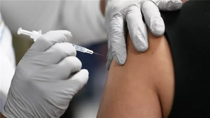 عوض تاج الدين: تطعيم 50 مليون بلقاحات كورونا في مصر.. فيديو