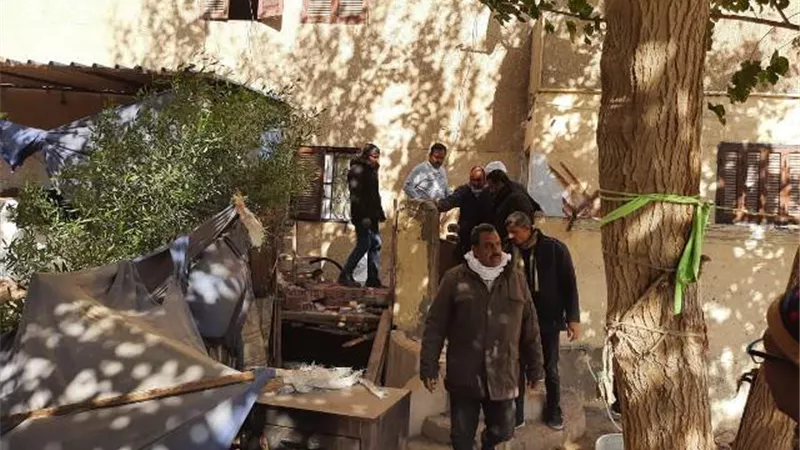 جهاز العاشر من رمضان يشن حملات لإزالة الإشغالات والمخالفات.. بالصور