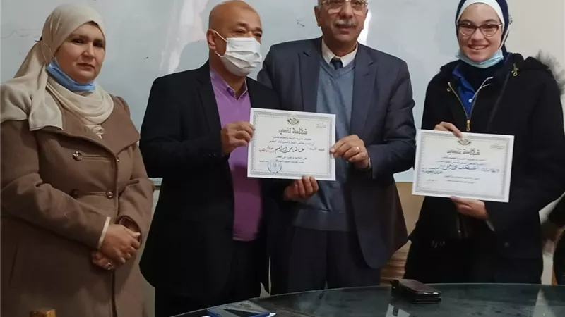 مدير مديرية تعليم الجيزة يكرم المتفوفين بإدارة البدرشين