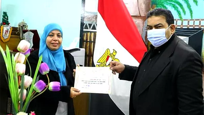 وكيل تعليم الوادى الجديد يكرم توجيه عام الصحافة المدرسية