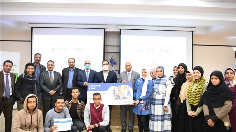 تكريم فرق ماراثون ابتكار بجامعة جنوب الوادى