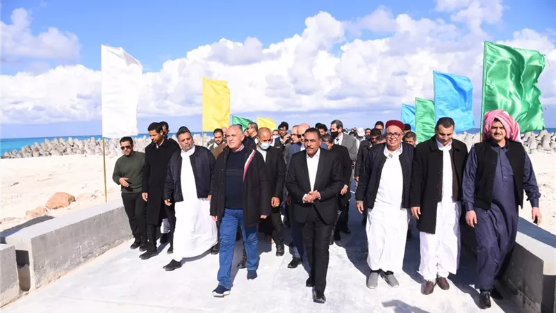 وزير الري في مطروح يعلن ٣ مليون جنيه لاقامة ١٠٠ بئر نشو للأهالي سعة ٢٠٠ طن