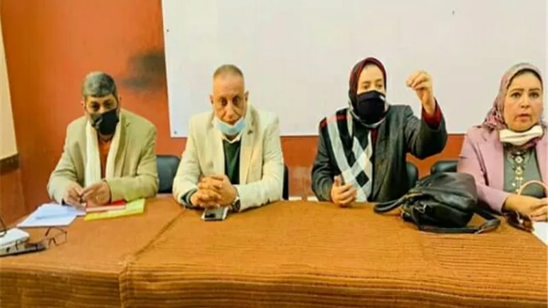 طنطاوى وفايز يعقدان اجتماعاً بمديرى المدارس والمراحل بتعليم الخصوص