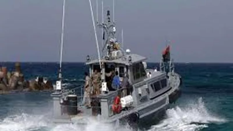 خفر السواحل اليوناني : إنقاذ 12 شخصا إثر غرق قارب يقل مهاجرين