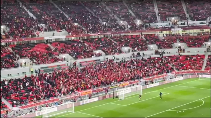 جماهير الاهلى تشعل المدرجات قبل بدء مباراة السوبر.. شاهد