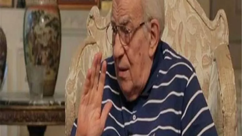 رشوان توفيق: لم أقبل فى حياتى سوى زوجتي ورفضت مشاهد القبلات