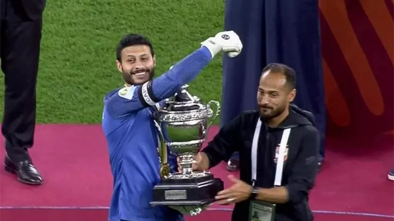 بعد تتويج الاهلى بلقب السوبر.. الشناوى يحتفل بوليد سليمان بطريقة خاصة