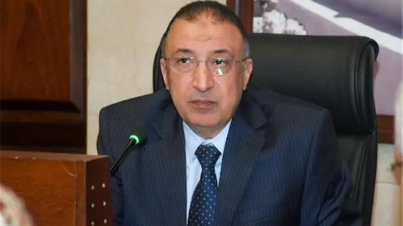 محافظ الإسكندرية يستعرض خطة التعامل مع مياه الأمطار الغزيرة