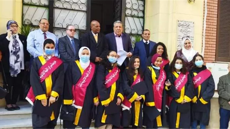 تكريم المدارس الفائزة في مسابقة اوائل الطلبة بالزيتون