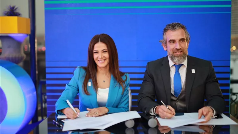 إضاءة الأهرامات وأبو الهول باللون الأزرق..احتفالًا بمرور 75 عامًا على إنشاء يونيسف
