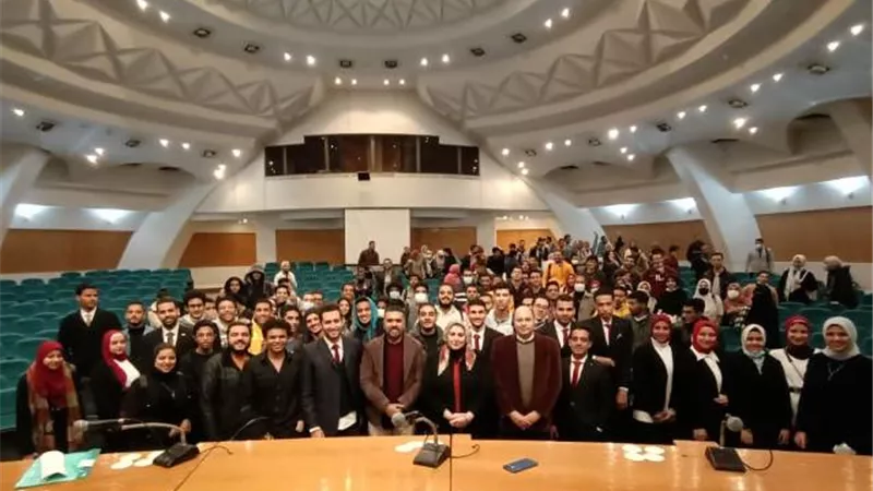 افتتاح برنامج الذكاء الاصطناعى فى جامعة حلوان بالتعاون مع الشباب والرياضة.. بالصور