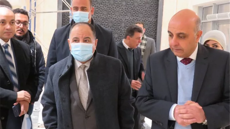 وزير المالية يضع اللمسات الأخيرة لمقار 