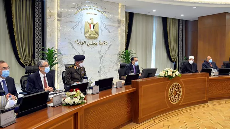 مدبولى يوجه بالاستفادة من خريجي برنامج جامعة 