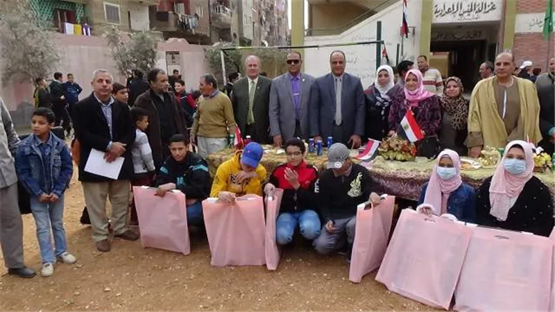 مدير شرق الزقازيق التعليمية تكرم الأوائل بمدرستى غزالة الاعدادية والشهيد عمر