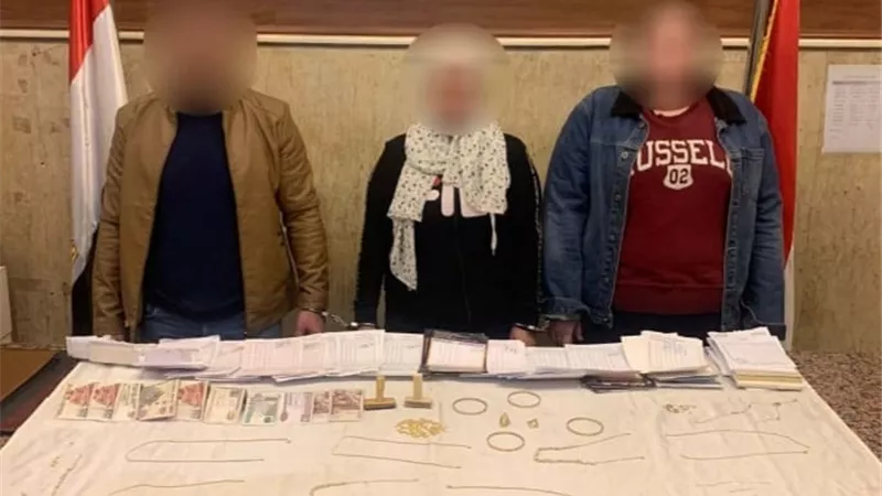 ضبط سيدة لسرقتها مشغولات ذهبية من محل بإسلوب 