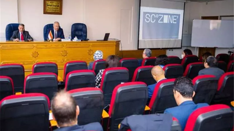 عددًا من شباب الدبلوماسيين في زيارة للمنطقة الاقتصادية لقناة السويس
