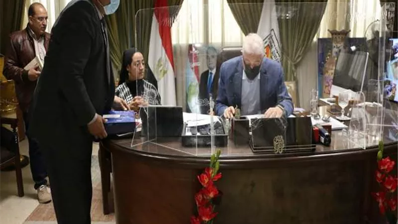 فودة يشيد بجودة الوجبة المدرسية ويصدق علي جدول امتحانات الفصل الدراسى الأول