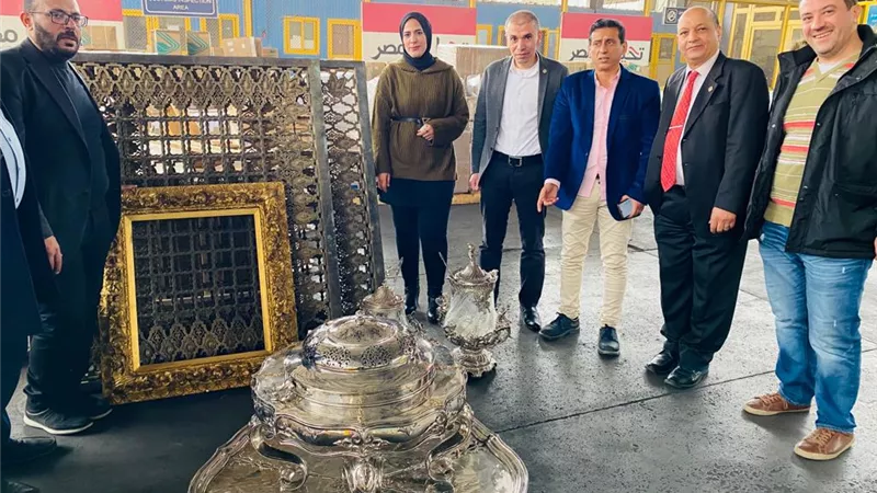 جمارك الصادرات الجوية بمطار القاهرة تضبط محاولة تهريب مجموعة من القطع الأثرية