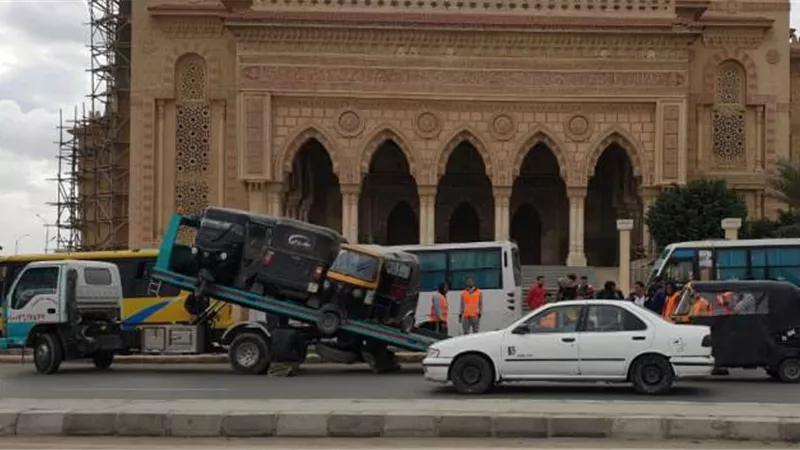 النجار: جهاز 6 أكتوبر يصادر ويتحفظ على 75 توك توك بالتعاون مع شرطة التعمير.. بالصور