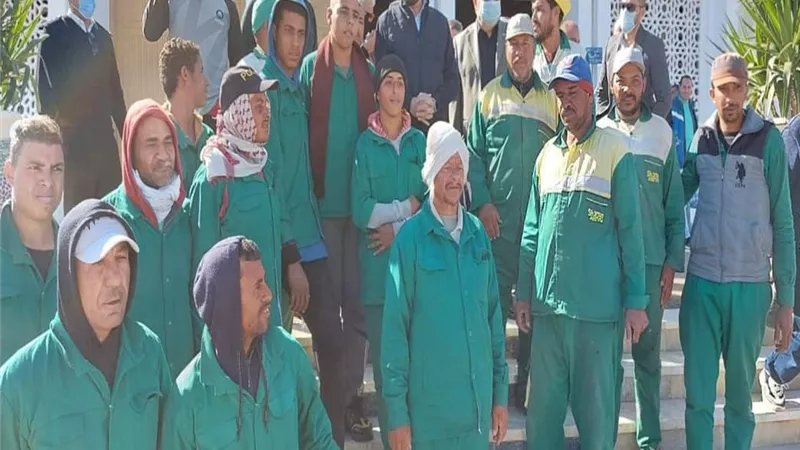 فودة يثني علي أعمال النظافة بشرم الشيخ ويصرف مكافأة مالية للعمال لتحفيزهم